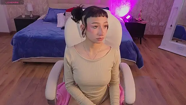 mia_bloom2 webcam