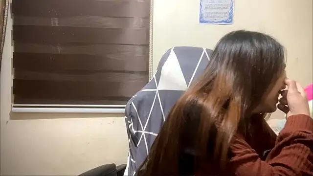 LilyVeloura webcam