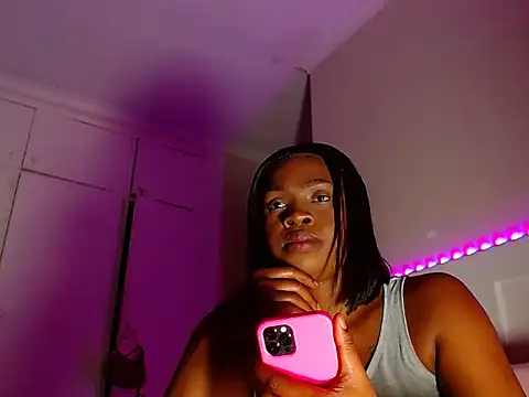 LuciousLips96 webcam