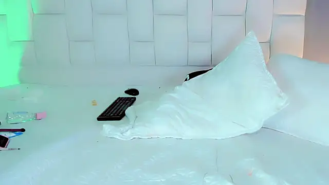 Kisses_Sophia webcam
