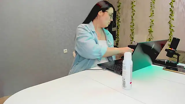 Yesss_Lilith webcam
