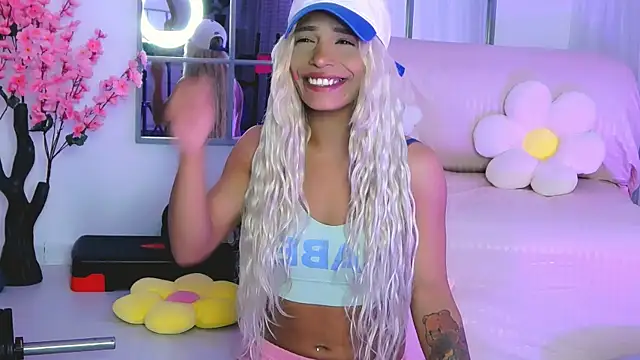 SarahRaynex webcam