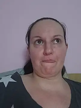 BustyLadyAlma webcam