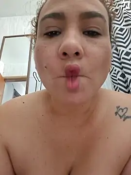 JuliRamirez webcam