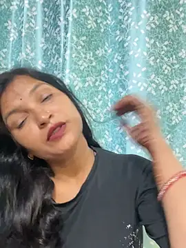 Priyaa_1433 webcam