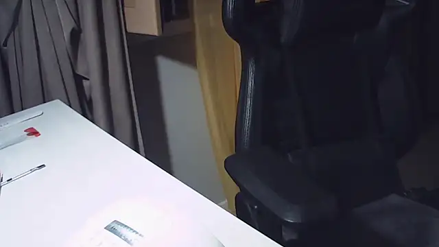 MoodieMira live cam on StripChat