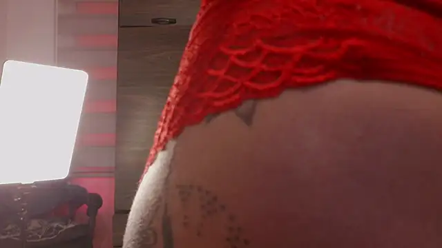 selene_red_ webcam