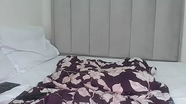 Bella_2025 webcam