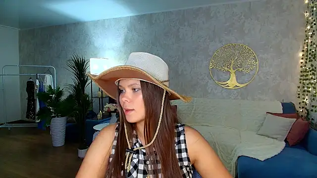 Kira_love_81 live cam on StripChat