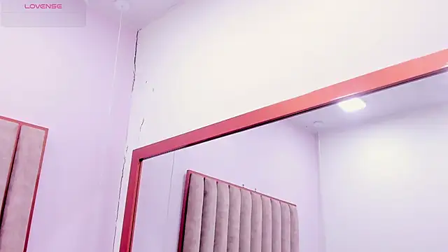 Zoe_Monrow webcam