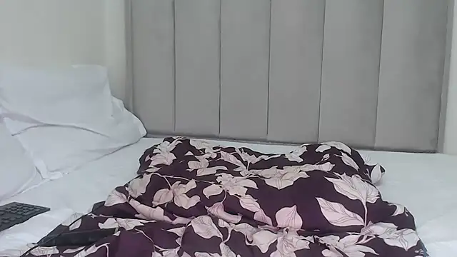 Bella_2025 webcam