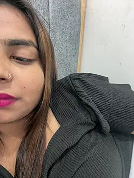 Aayra_Joshi live cam on StripChat