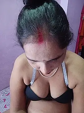 Reema05 live cam on StripChat