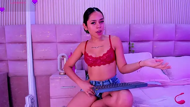 CarolineFyre webcam