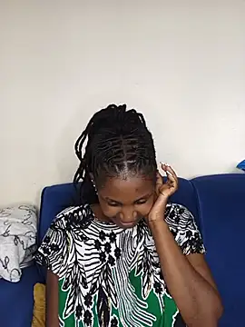 Suckmysweetboobs webcam