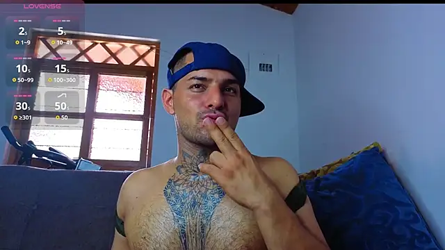 Lucien_Crow webcam