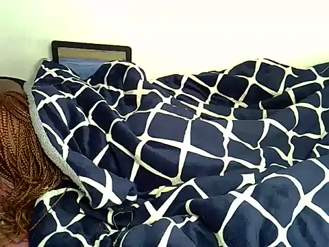 Petitepoppyy webcam