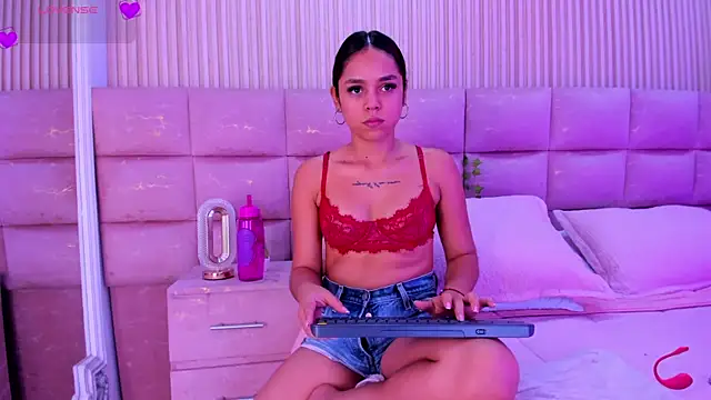CarolineFyre webcam
