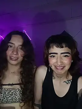 AlexxaAndRileyy webcam