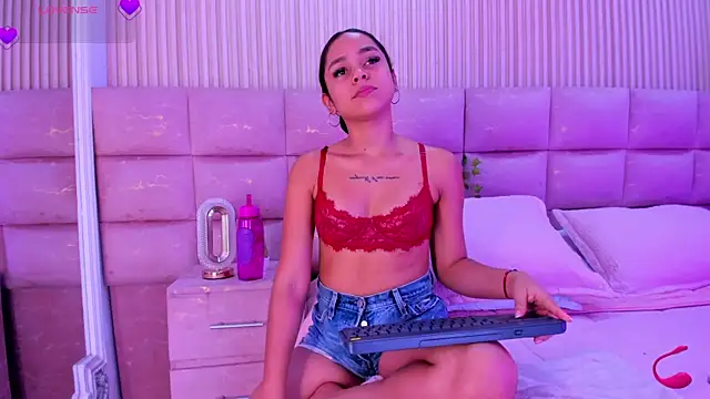 CarolineFyre webcam