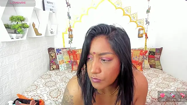 LadyNahir webcam