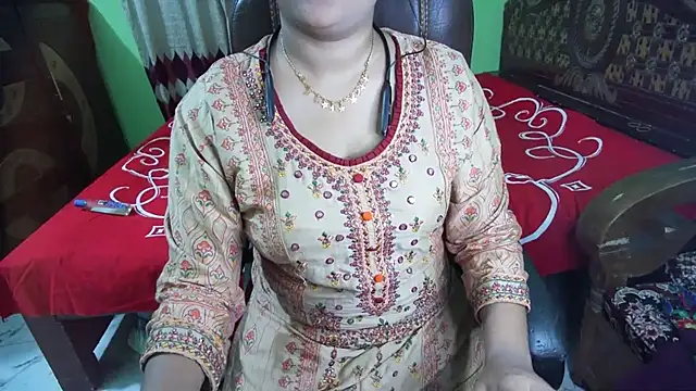 BengaliQueenStar webcam
