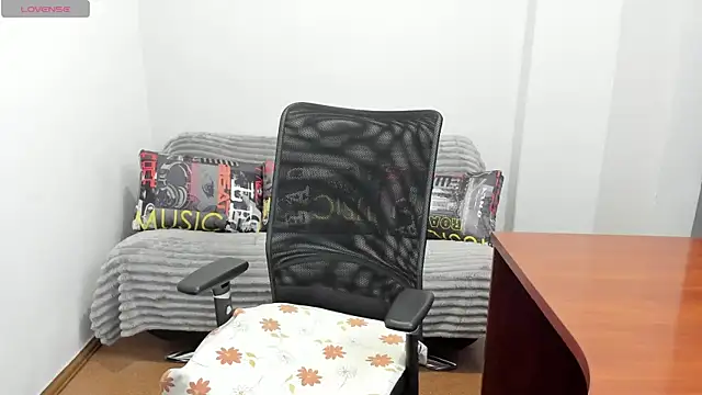 Alisha_Skyes webcam
