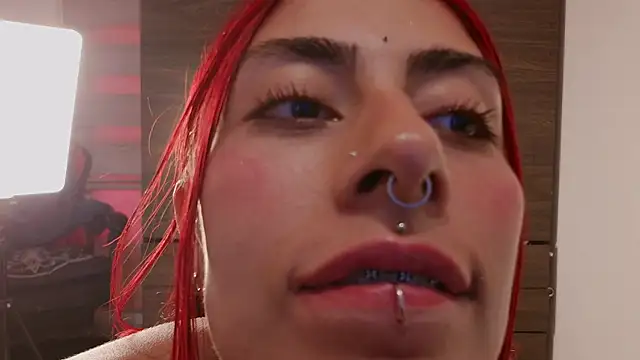 selene_red_ webcam
