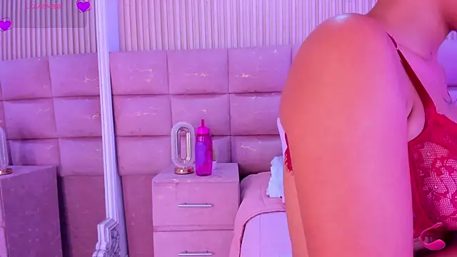 CarolineFyre webcam