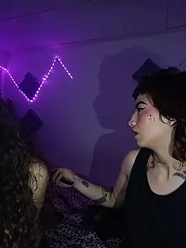 AlexxaAndRileyy webcam