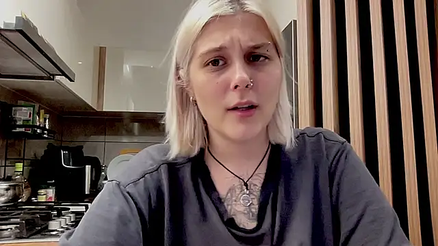 Ella_Bloom webcam