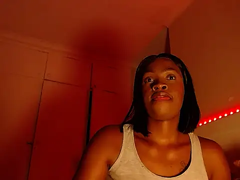 LuciousLips96 webcam