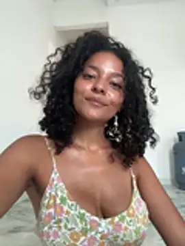 mariacamilagg live cam on StripChat