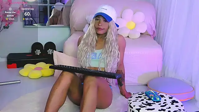SarahRaynex webcam