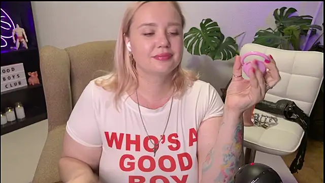 MargotGrey webcam
