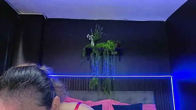 sasi_luna live cam on StripChat