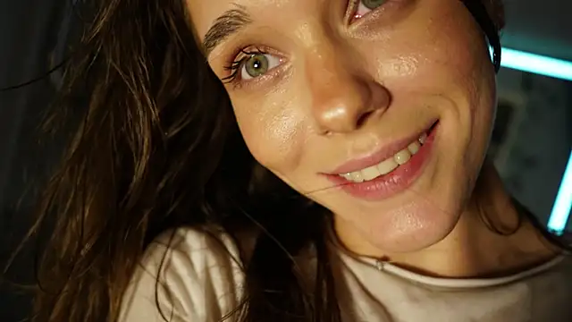 Moni_Carroll webcam