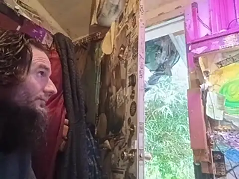 nearby_causual webcam