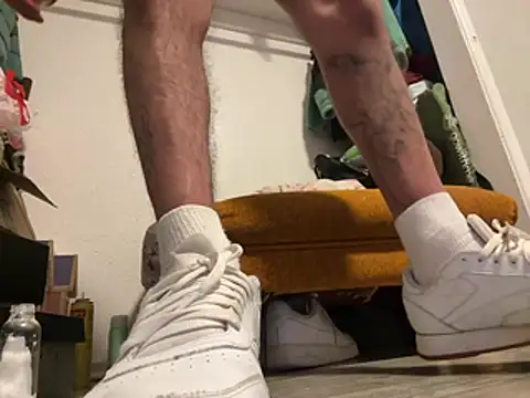Cloudy_perv_boy webcam