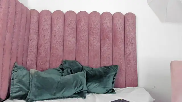 MiaLauren_ webcam