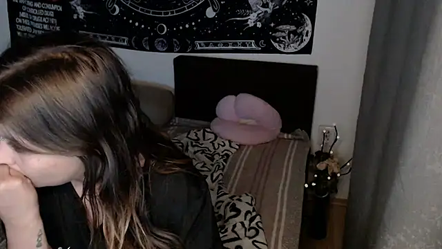 AlienforTwenty webcam