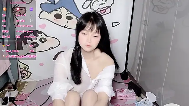 momo-o 🤔 live naked chat