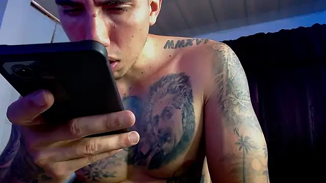 Adam_Hudsond webcam