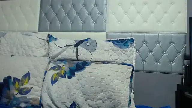 SEXYBUSTYEBONYXX webcam