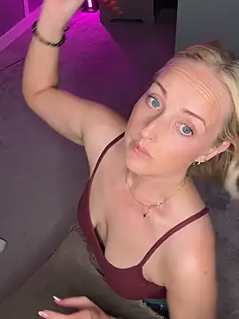 SexySophiex live cam on StripChat