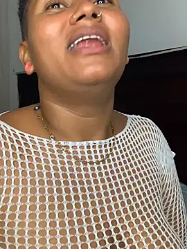 madelltheebony live cam on StripChat
