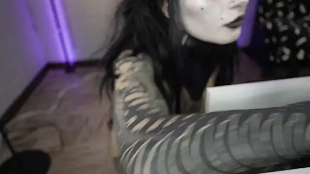 insania_9999_ live cam on StripChat
