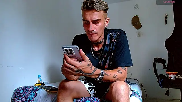 bray_hotboy777 webcam