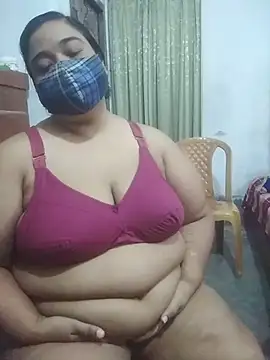 momo_loves webcam