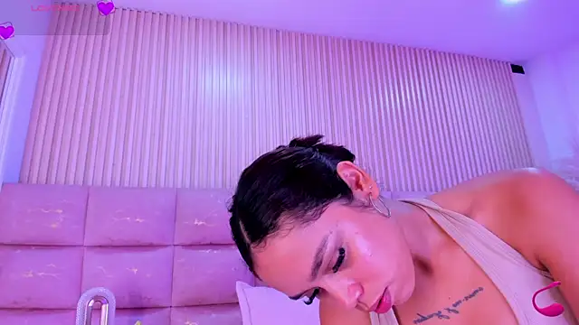 CarolineFyre webcam
